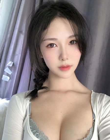 健身房里被教练c到呻吟男女视频
