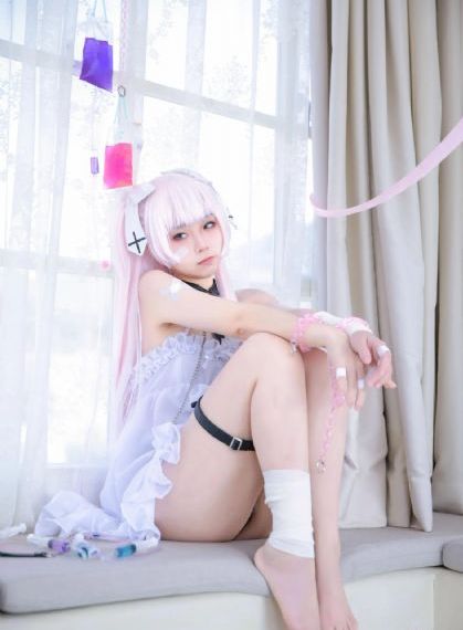笼中女