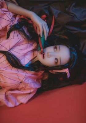 压在窗户上c给别人看窗前视频
