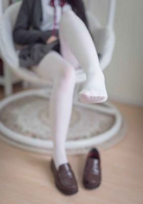 美女露出让男生揉图片